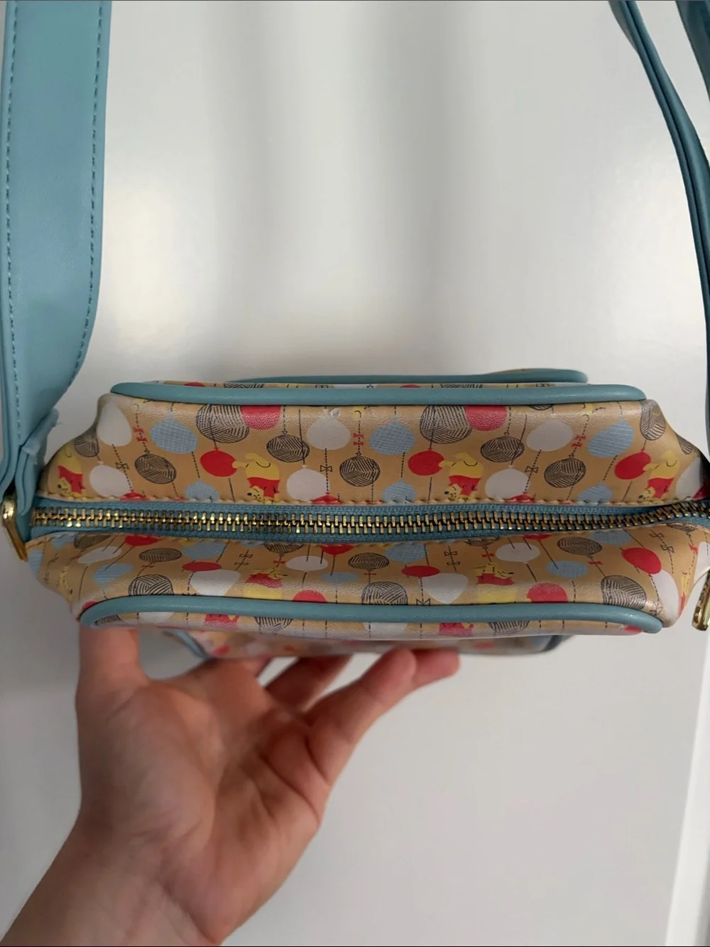 Loungefly Disney‎ Beige Winnie the Pooh Balloon Crossbody Bag with Blue Trim